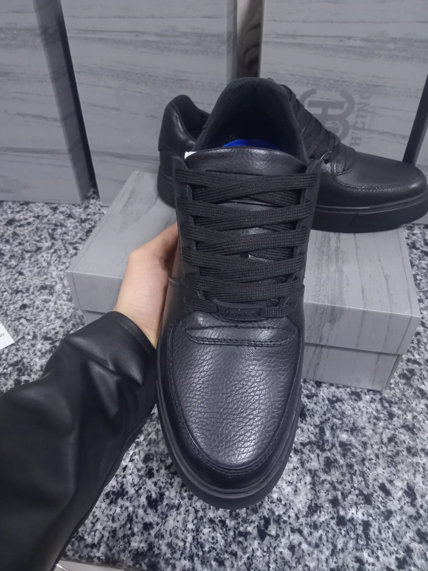 حذاء من الجلد الطبيعي Sportero